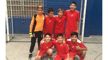 DESPEGUE. Los chicos de la 2004 lograron su primer triunfo del 2017..