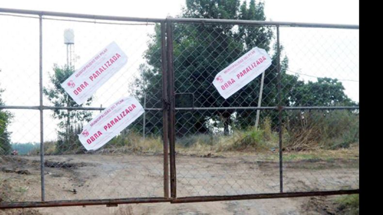 Entrada del predio clausurado ayer por el Municipio..