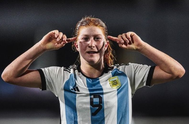 Annika Paz sigue sorprendiendo al mundo del fútbol femenino.