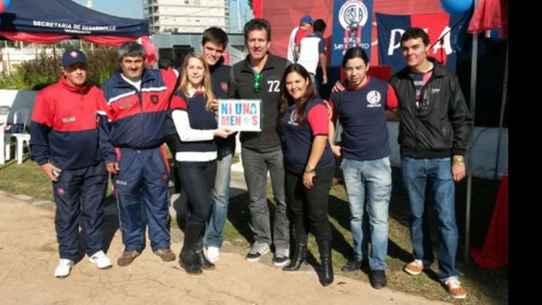 Ni una menos. Oscar Passet se unió a la causa por violencia de género..