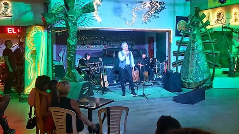 CANCIONES Y ANÉCDOTAS. Así fue el show de Jairo en Pilar. .