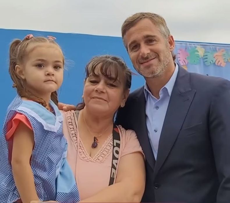 COMUNIDAD. Achával participó del acto de apertura junto a las familias. &nbsp; &nbsp;