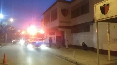 Bomberos voluntarios acudieron para controlar el principio de incendio. .