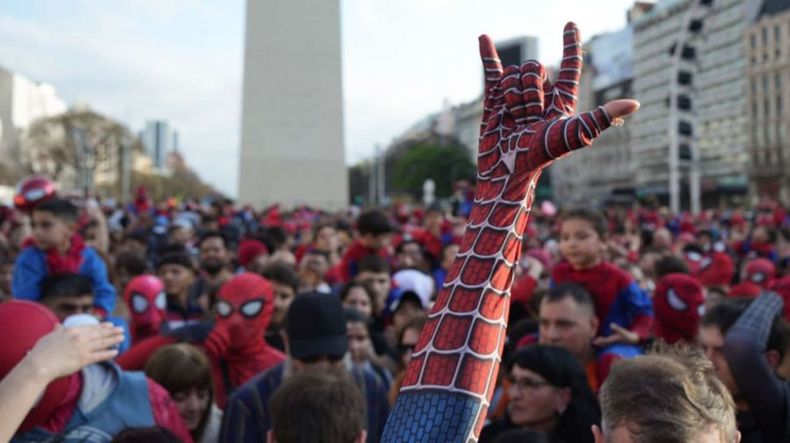 Miles de Spiderman llegaron al obelisco. (X)..jpg