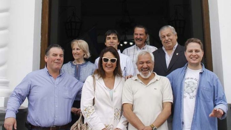 2011- Los candidatos a intendente Gustavo Trindade, Mirta Ortega Sanz, Gabriel Lagomarsino, Marcela Campagnoli, Manuel Martignone, Carlos Cornejo, César Linares y el postulante al Concejo Marcelo Castillo, que reemplazó a Humberto Zúccaro..