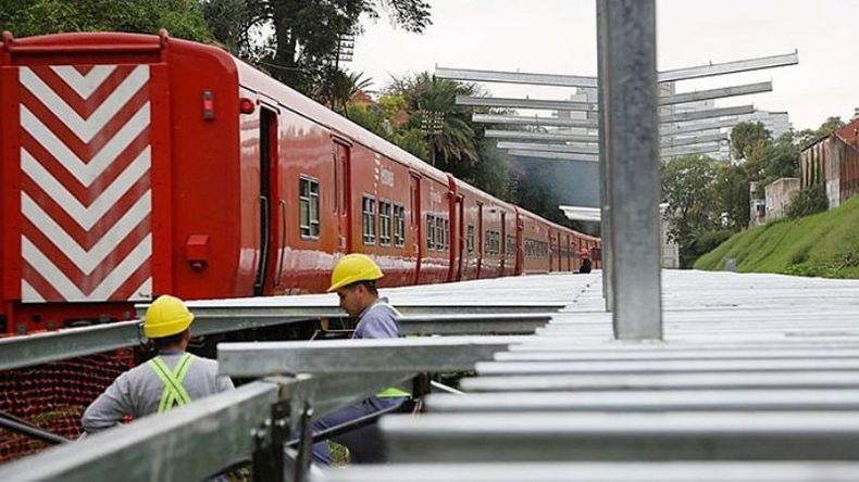 ANDENES. Ya reparados, la línea retoma hoy su funcionamiento “normal”. .