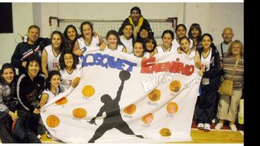 Equipo de básquet que obtuvo Plata en los juegos del año pasado..