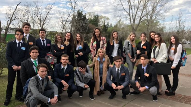 La delegación completa del Colegio Solar, ganador de la edición..