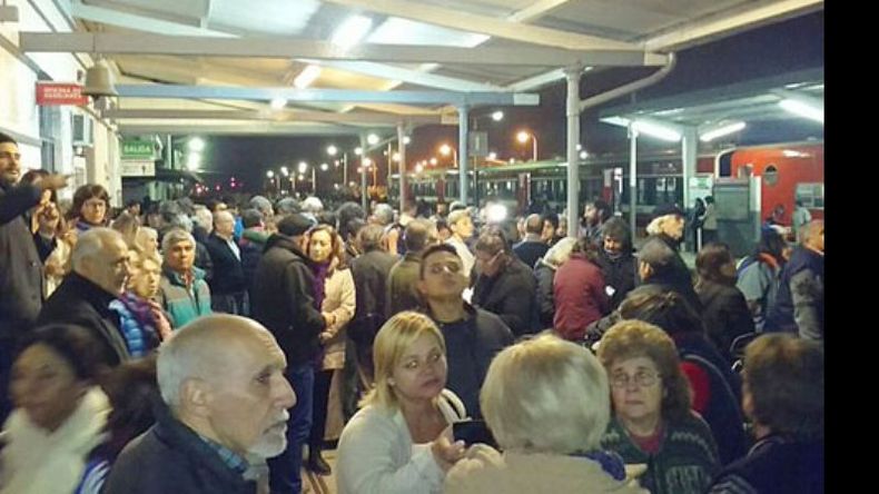 MARCHA. Anoche, unas 500 personas se movilizaronen Del Viso..