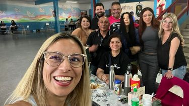 CRUCE. Cáceres, el domingo pasado, con fiscales Pro para La Libertad Avanza. &nbsp;