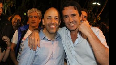 COMO UN GOL. Ducoté y Neuspiller festejando el triunfo del domingo..