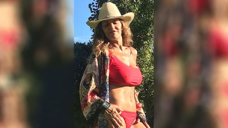 Madraza. La actriz y vedette María Fernanda Callejón está disfrutando de las agradables temperaturas estivales en su casa de Pilar. A sus 52 años, la artista argentina pasa sus días acompañada de su hija Giovanna, entre nuevos proyectos y la búsqueda de un nuevo bebé..