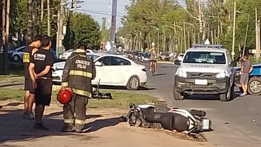 La moto en la que se desplazaba la víctima quedó tendida en la Ruta 8.&nbsp;