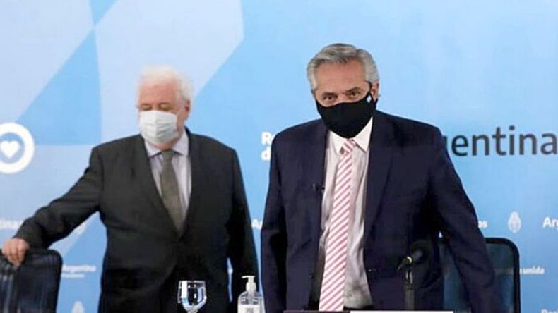 EL PRIMERO. Fernández anticipó que se vacunará para despejar las dudas.