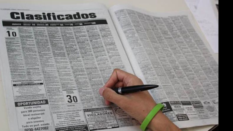 Repasar los clasificados de El Diario, el ritual para muchos pilarenses..