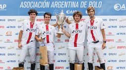 CAMPEÓN. El cuarteto de La Irenita I posa con la Copa Diputados.
