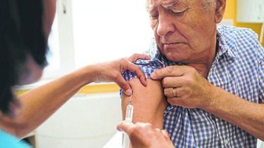 Los adultos mayores recibirán la vacuna antigripal en sus domicilios