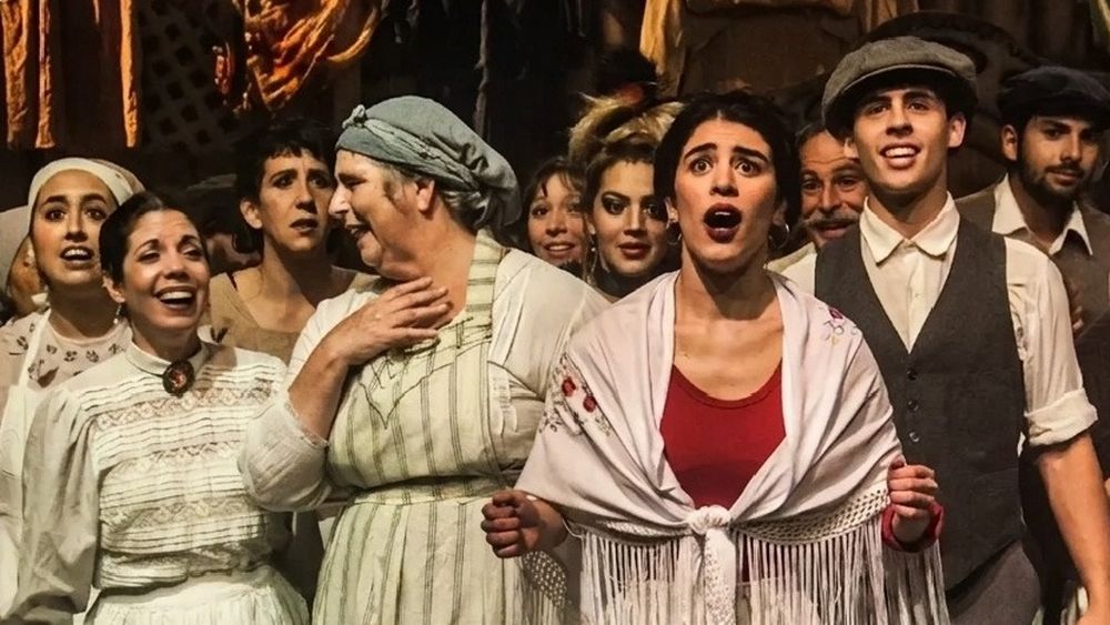El Grupo Catalinas Sur, un emblema del teatro comunitario, llega el domingo 25 con De clú en clú.