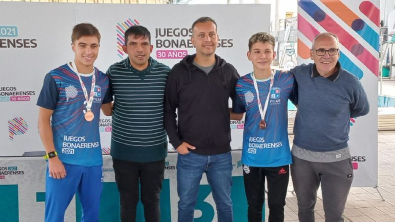 MEDALLISTAS. Sebastián Santana, el director de Deportes Fernando Trillo, el subsecretario de Deportes provincial, Javier Lovera y Patricio Manrique..