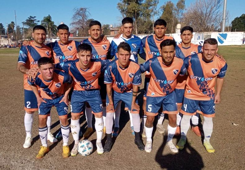 HOMENAJE. Uni&oacute;n jug&oacute; ante Manzanares con la camiseta modelo campe&oacute;n 2009 de la liga.