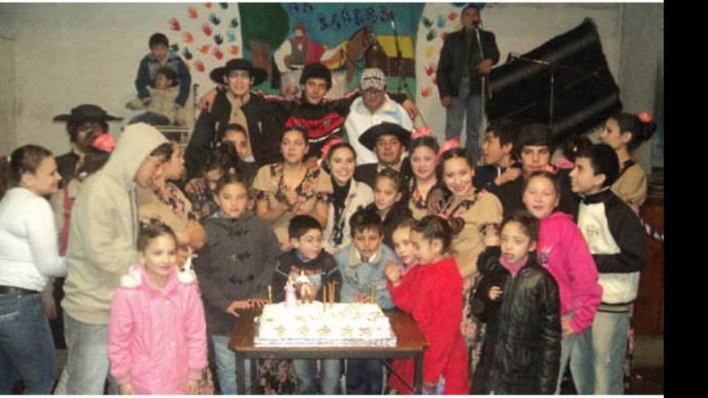 Misión cumplida. Los integrantes de El Lucero, durante la fiesta..