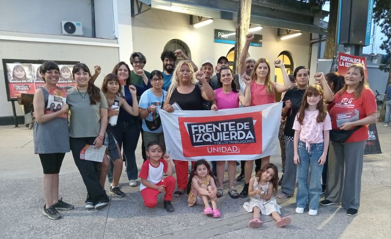 El Frente de Izquierda se despidió de la campaña en la estación de trenes de Pilar.&nbsp;