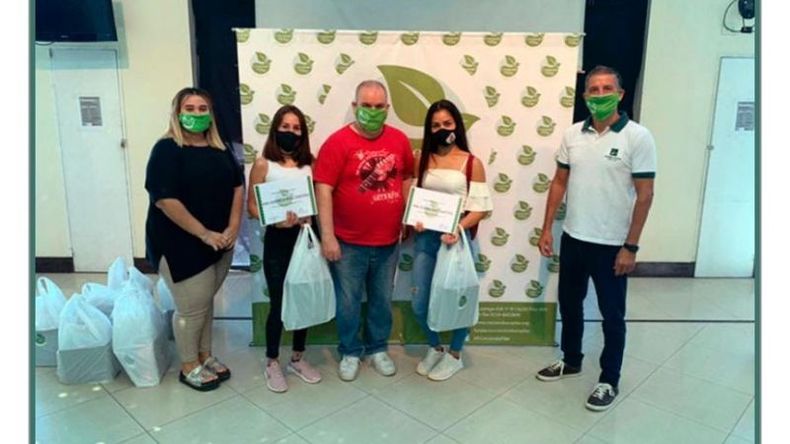 La fundación entregó 34 becas a alumnos pilarenses de nivel primario y secundario. .
