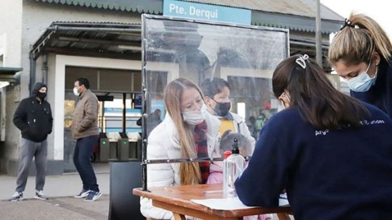 En Pilar, la campaña de vacunación se trasladó a las estaciones de tren. .