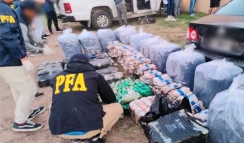 OPERATIVO. El cargamento decomisado en el interior de los vehículos provenientes de Salta.&nbsp;