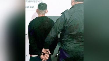 golpeo a un chico de 13 anos y le robo el celular