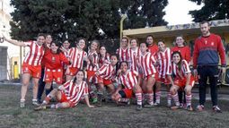 (LÍNEA DE CUATRO). TABLAS. El plantel de Atlético, que empató 1-1 con Brown, en Casanova..