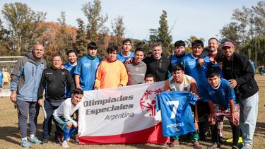 LISTOS PARA JUGAR. Achával acompañó a los participantes.