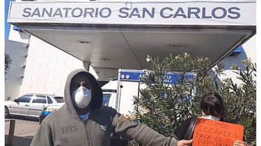 PROTESTA. Personal del sanatorio de Savio pide más medidas de seguridad. .