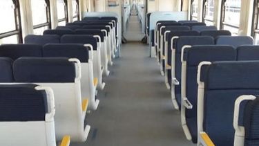 Para la gente que habla de la suciedad del tren. Así sale una formación limpia del lavadero. Y así las dejan en el primer viaje que sale al servicio. Entonces quienes son los mugrientos? Marcelo Javier Rago..