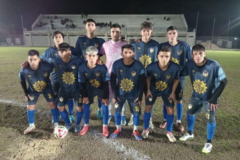 ¡VAMOS LOS PIBES! Metalúrgico puso un equipo alternativo ante América el jueves por la noche previo al debut en el Promocional Amateur.