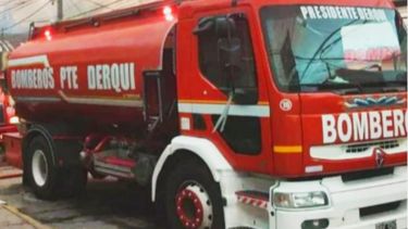 Los bomberos de Presidente Derqui pudieron evitar que el incendio se propagara a viviendas vecinas.&nbsp;