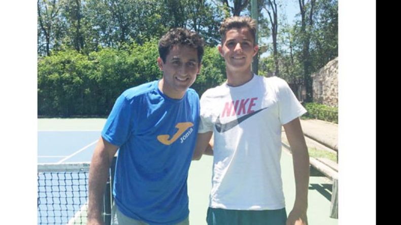 PROMESA. Días atrás, Santiago Rodríguez Taverna se daba el gusto de compartir entrenamientos con Juan Martín Del Potro. El chico de 16 años que vive en Pilar y ocupa el puesto 888º del ranking internacional, ahora peloteó con el español Nicolás Almagro..