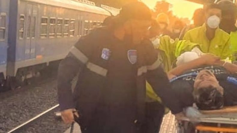 El momento en que era llevado hacia la ambulancia..