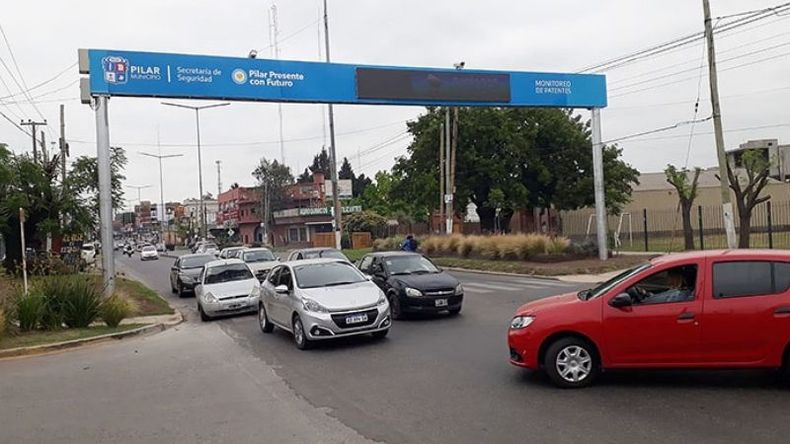 CONTROLES. El nuevo pórtico digital en el acceso por la avenida Tratado del Pilar..