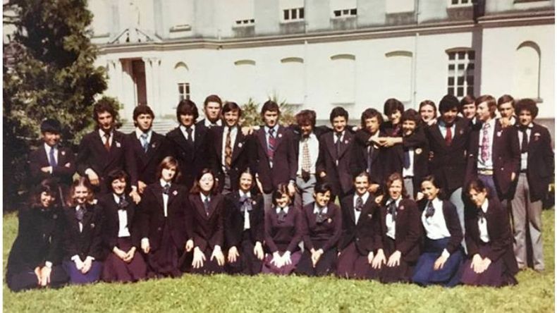 Pioneras. La primera promoción mixta del Instituto Verbo Divino. Año 1977..