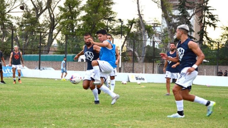 SALTO ALTO. Lucas Chambi sería titular este lunes en el Barraza..