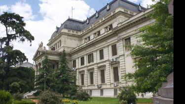 SIN LEY. La legislatura bonaerense, escenario de un duro debate..