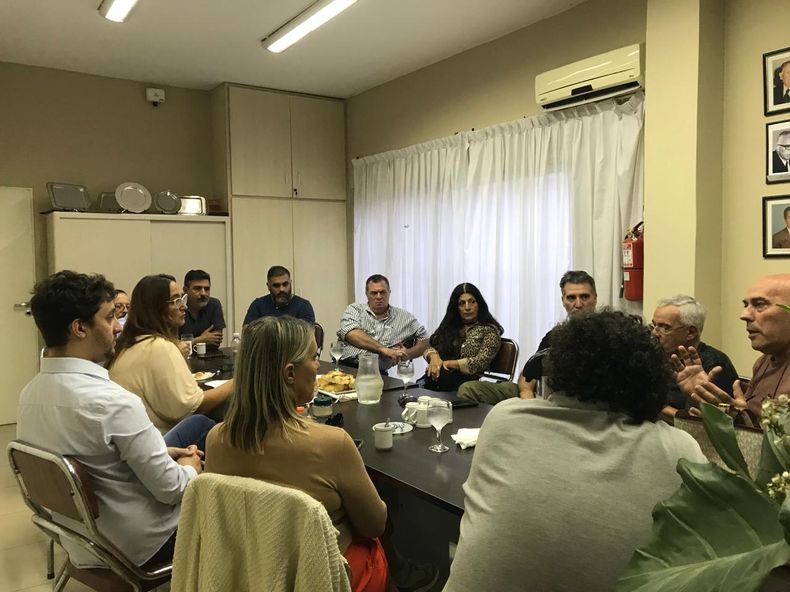 A LA MESA. La cámara y el gobierno acordaron mantener reuniones periódicas. &nbsp;