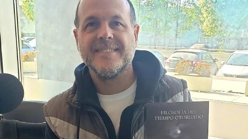 AUTOR EN LA RADIO. Godoy Monti presentó su libro en FM Plaza. .