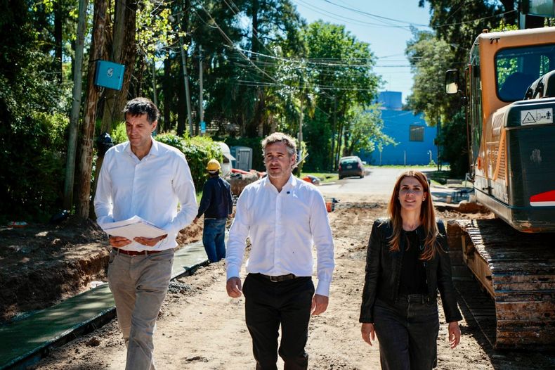 RECORRIDA Achval supervis el ltimo tramo de los trabajos junto al secretario de Infraestructura Luis Bonfante y la secretaria General Soledad Peralta