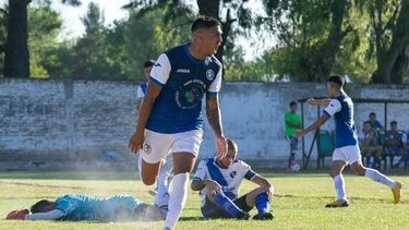 GOLEADOR. Federico Córdoba, de Somra, viene de marcar ante Unión.