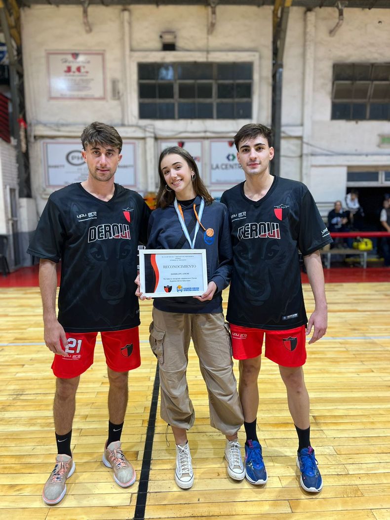 Guadalupe Lerche junto a Nicolás Henriques y Nehuén Alvite.