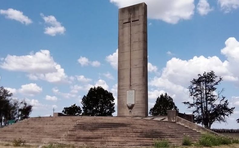 El monumento a las víctimas de la Tragedia de Itacumbú fue inaugurado en 1939, un año después del accidente.
