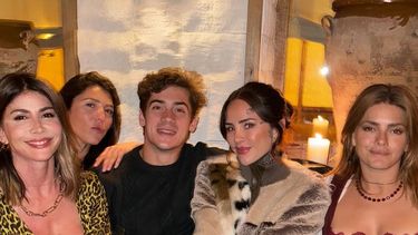 franco colapinto, con cande tinelli y natalie perez en una parrilla argentina en madrid