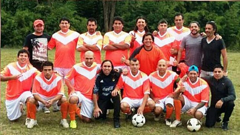 SENIOR. La Base goleó y es el único líder de la Zona 1..
